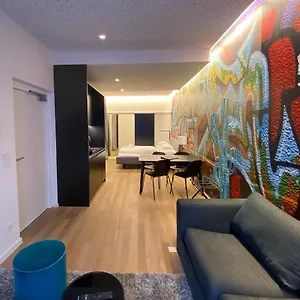 Blackhome I Contactless Check-in Апарт-отель